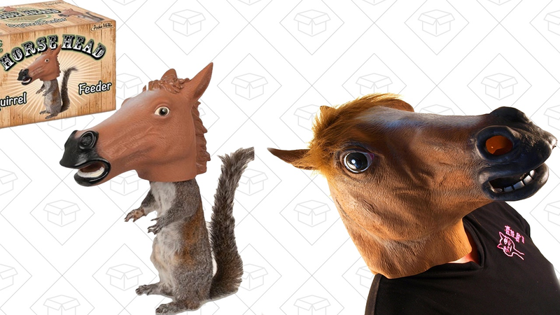 Comedero para ardillas en forma de cabeza de caballo | $10 | AmazonMáscara de caballo | $8 | Amazon